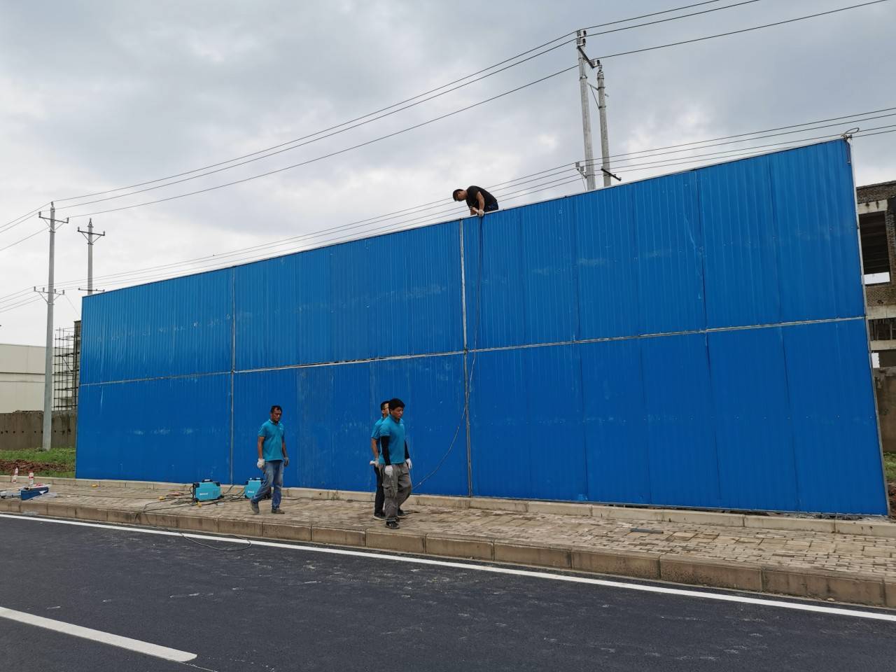 洛阳涧西区浅井南路大型高围挡制作装置项目(图3)